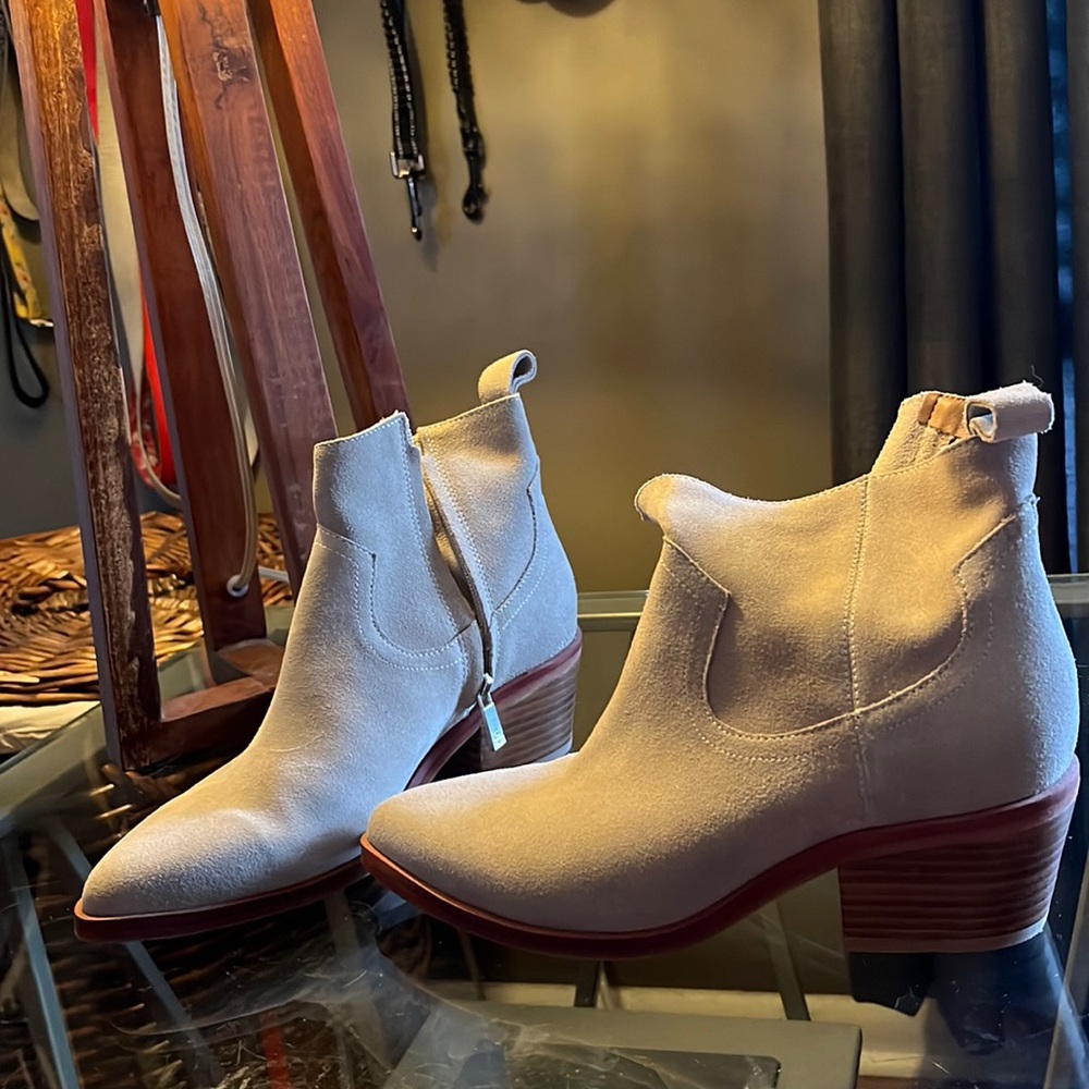 Brand new Kenneth Cole booties